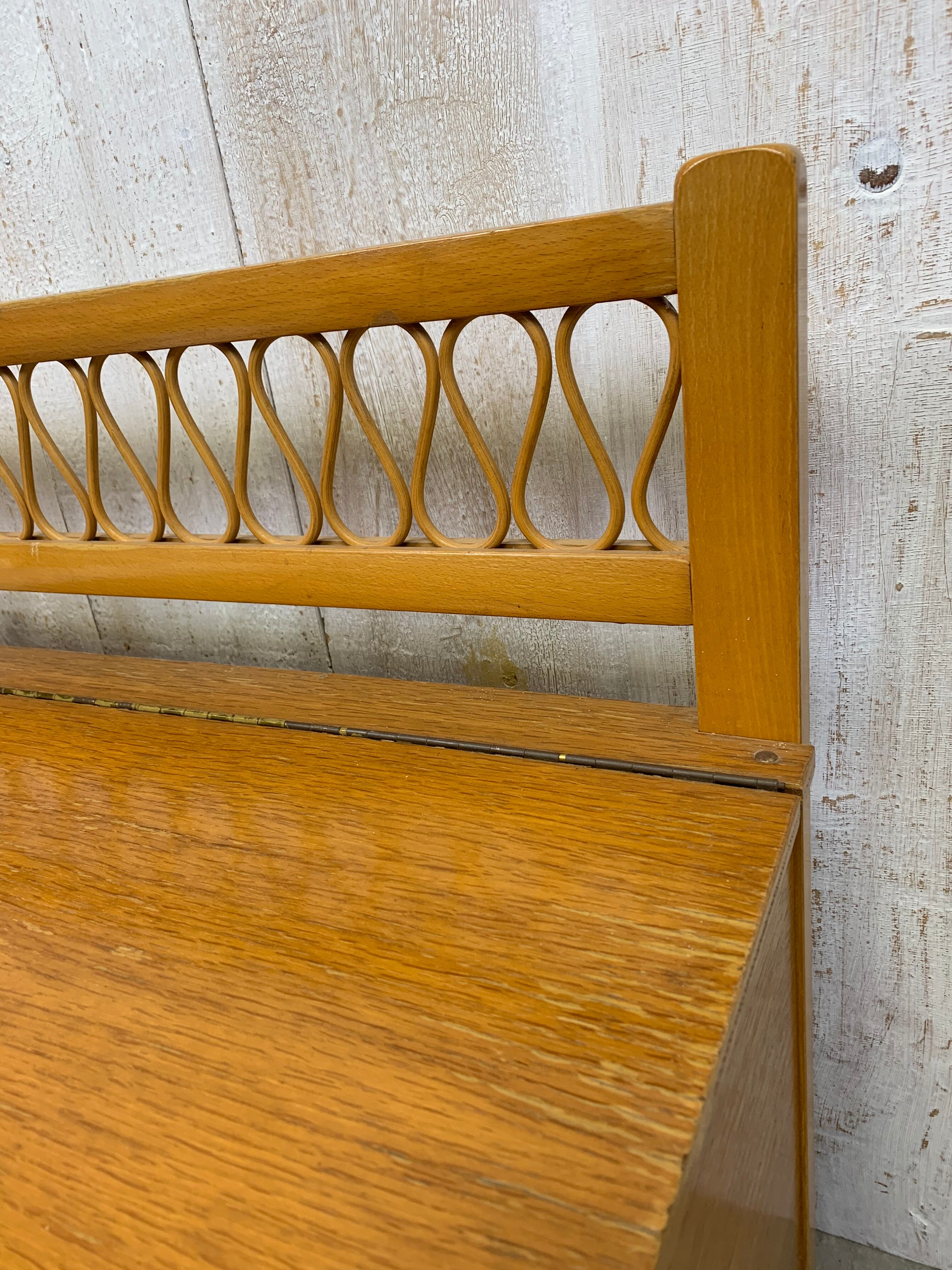Wooden and wicker box/bench