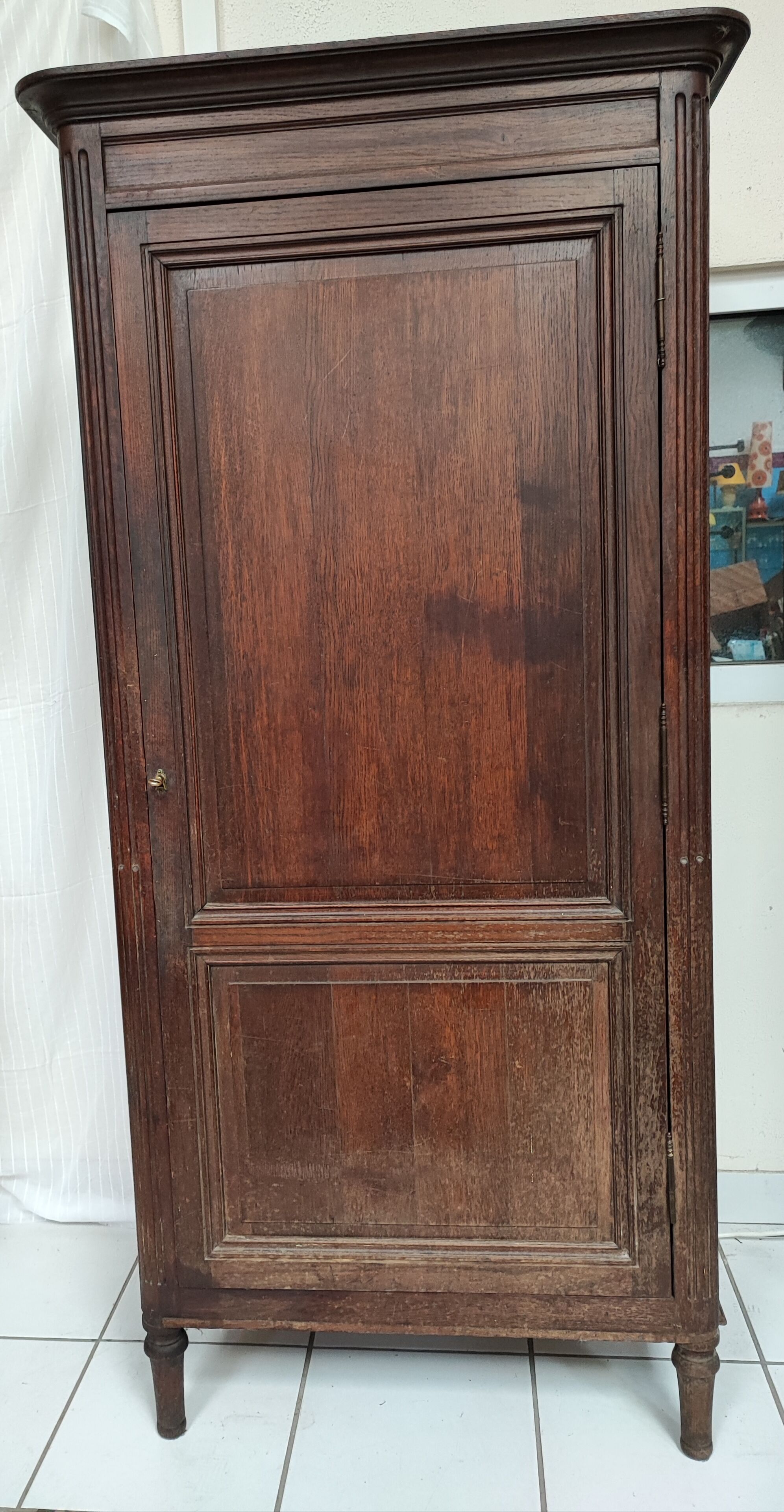 Bonnetière man standing cabinet a door