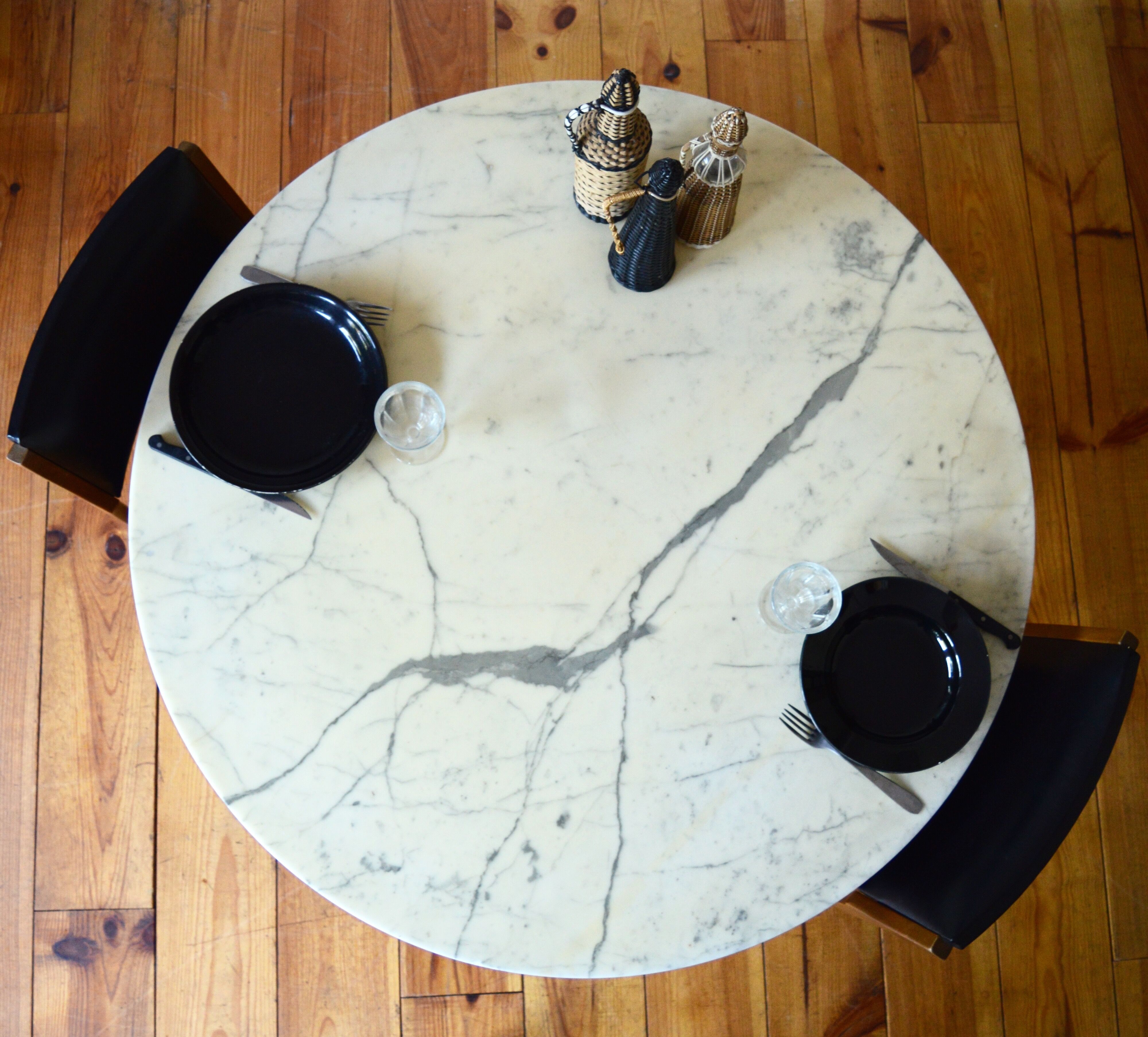 Round table marble