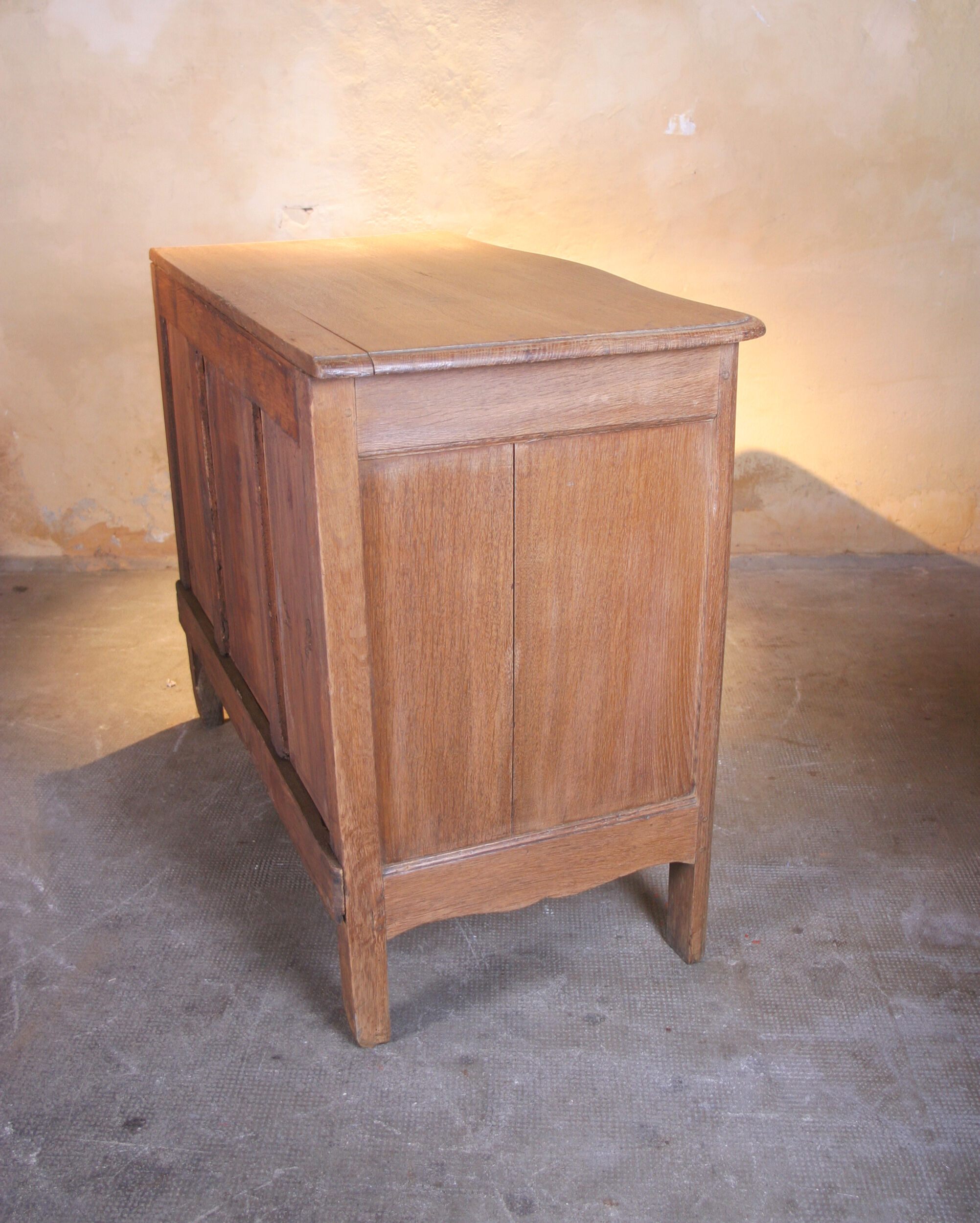 18th-century dresser