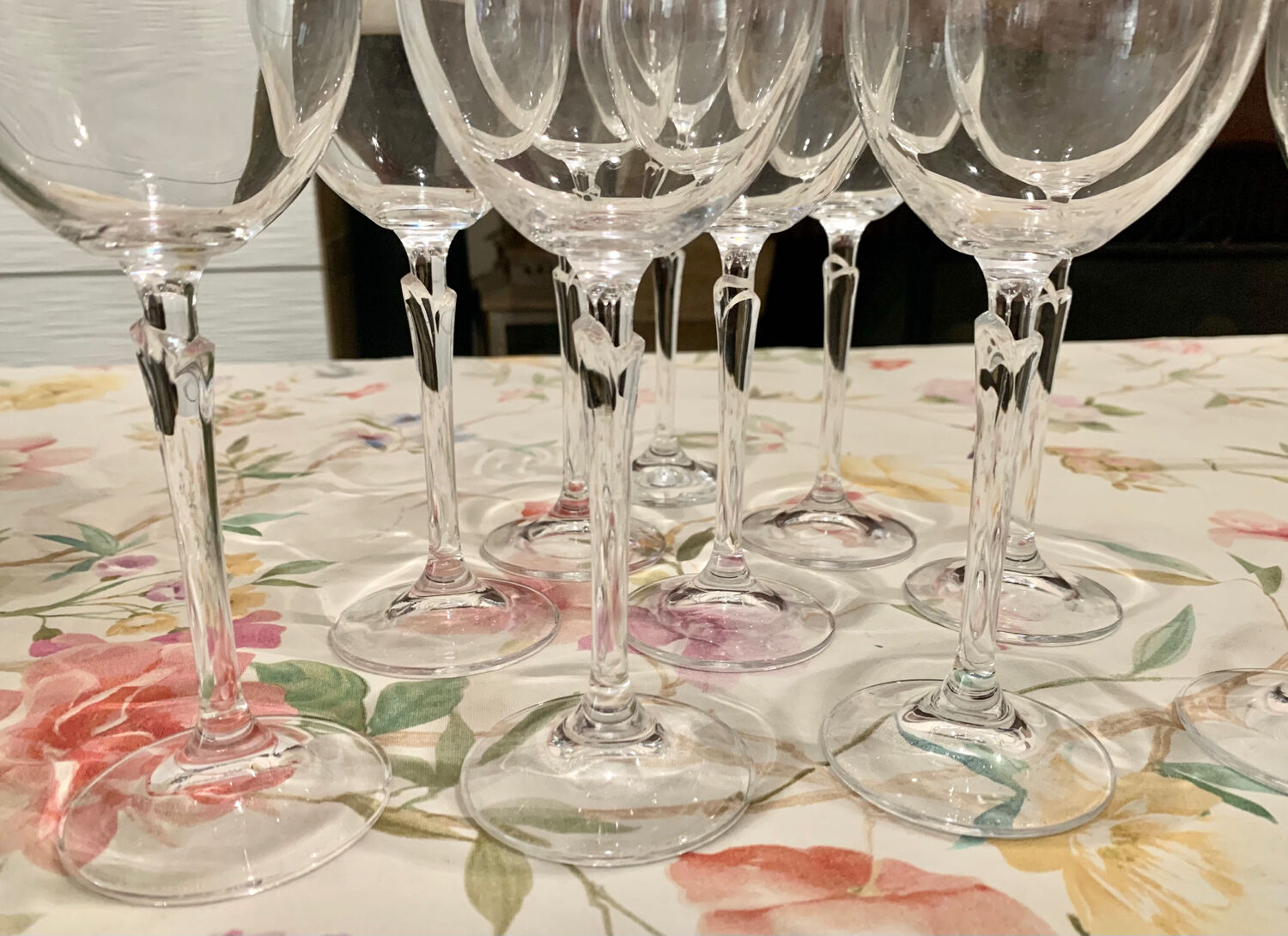 Crystal wine glasses (bud-shaped foot)