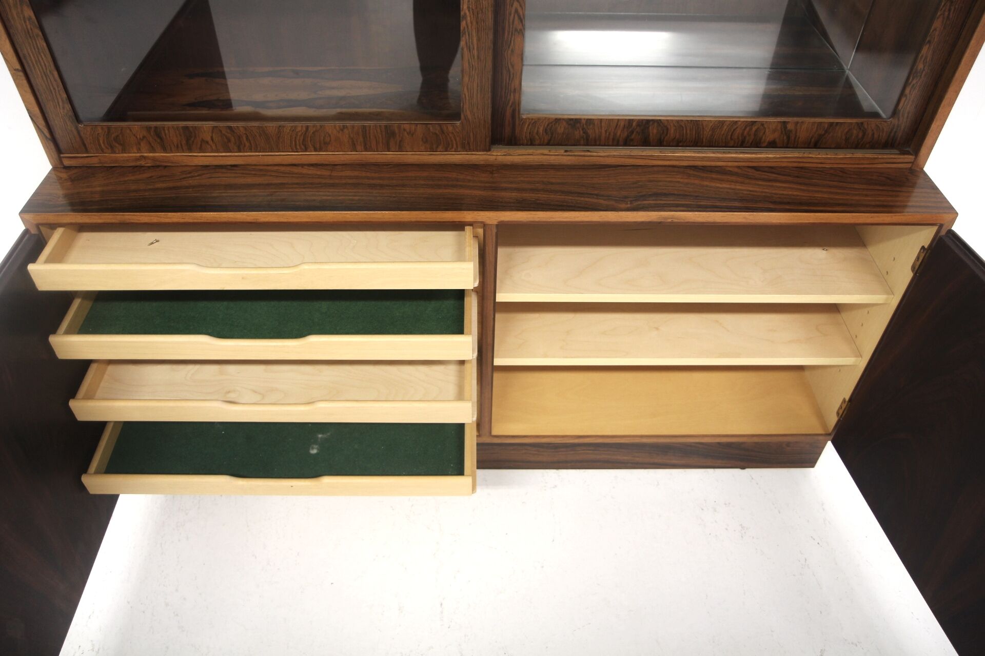 Rosewood cabinet/display case, Poul Hundevad, Denmark, 1960