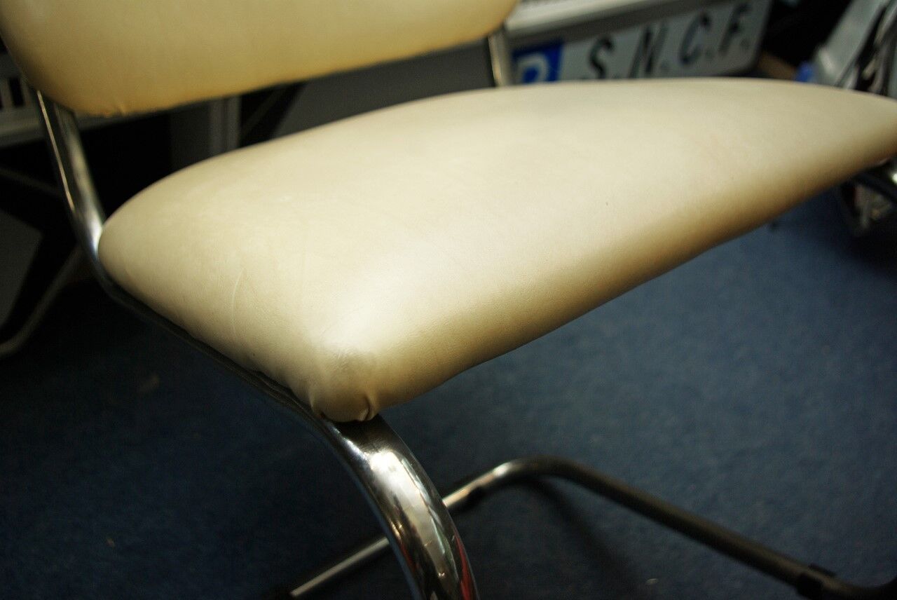 Suite de 6 chaises années 70