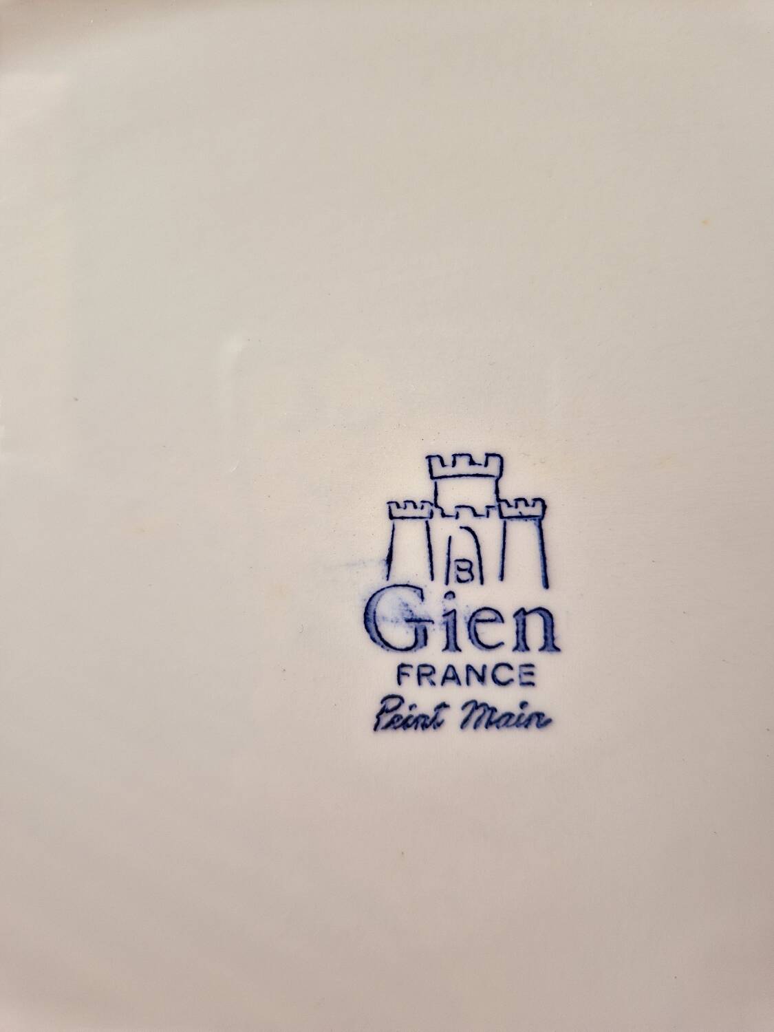 Gien serving dish
