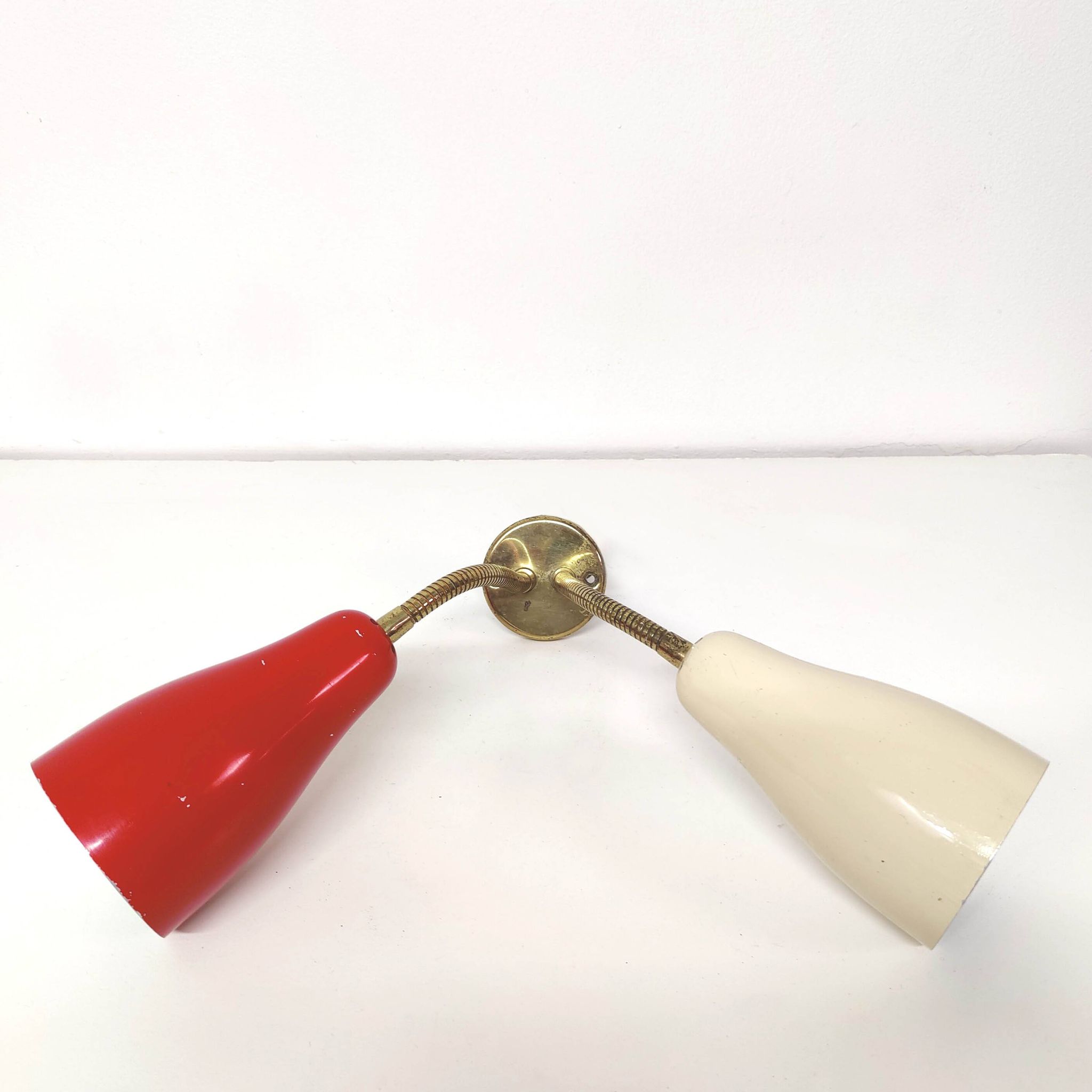 Double adjustable wall light from the 50s in brass and red and cream metal