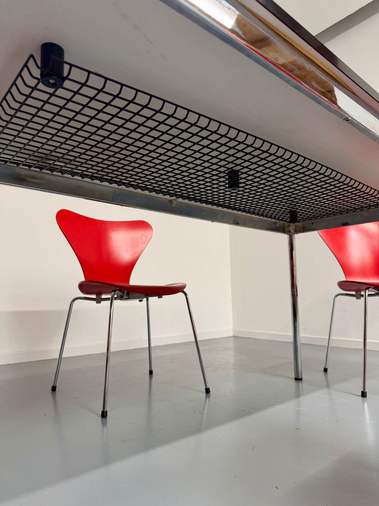 Bureau ou table design USM Haller plateau blanc structure métal