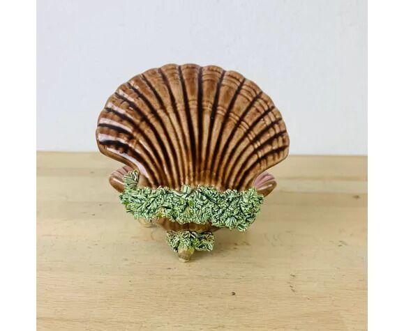 Empty pocket shell slip soap holder