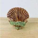 Empty pocket shell slip soap holder