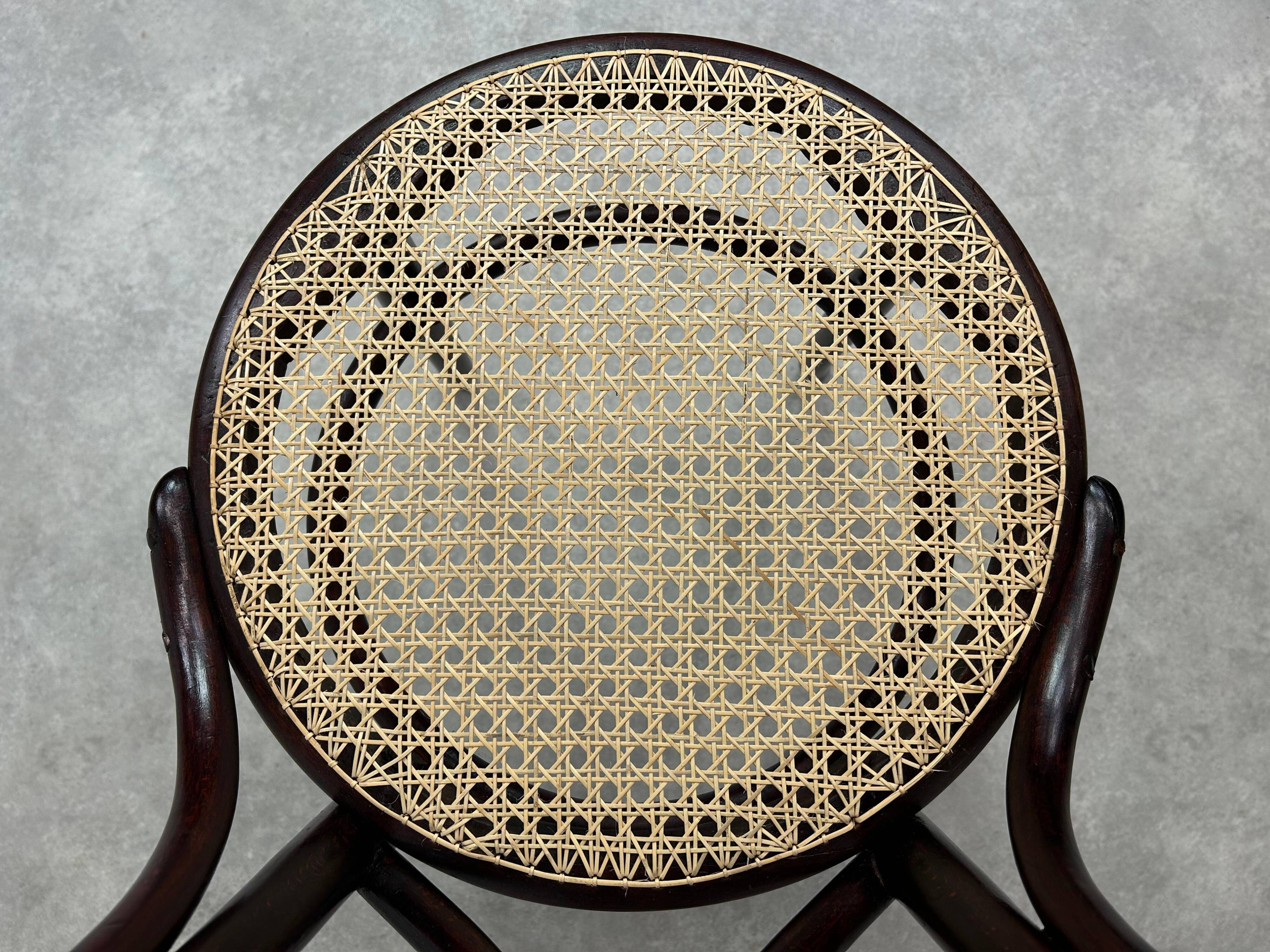 Bentwood dining chair No. 19 by Thonet