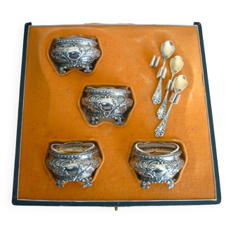 Coffret de 4 salières en argent massif et cristal taillé, style Louis XV, rocaille