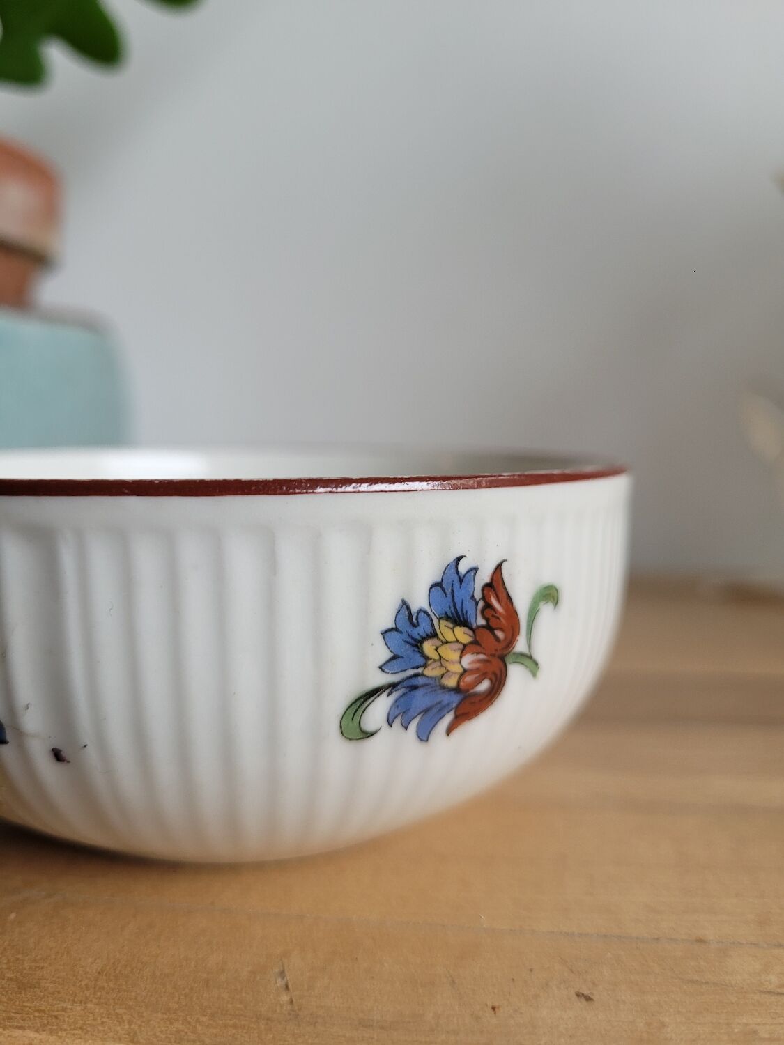 Porcelain bowl floral decoration
