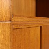 Petite armoire design vintage plaquée en chêne des années 50 d'origine