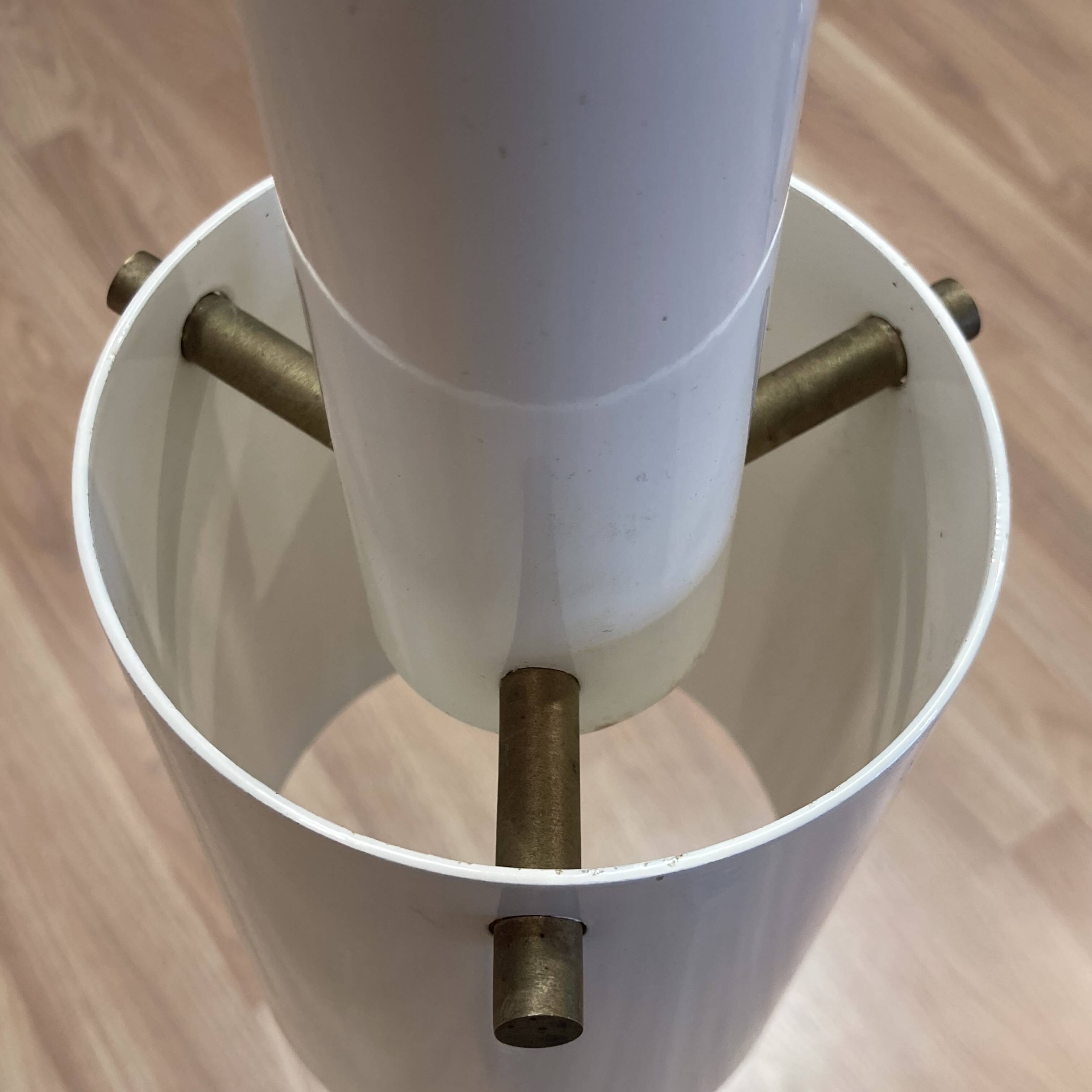 SCANDINAVIAN METAL SUSPENSION DESIGN.
