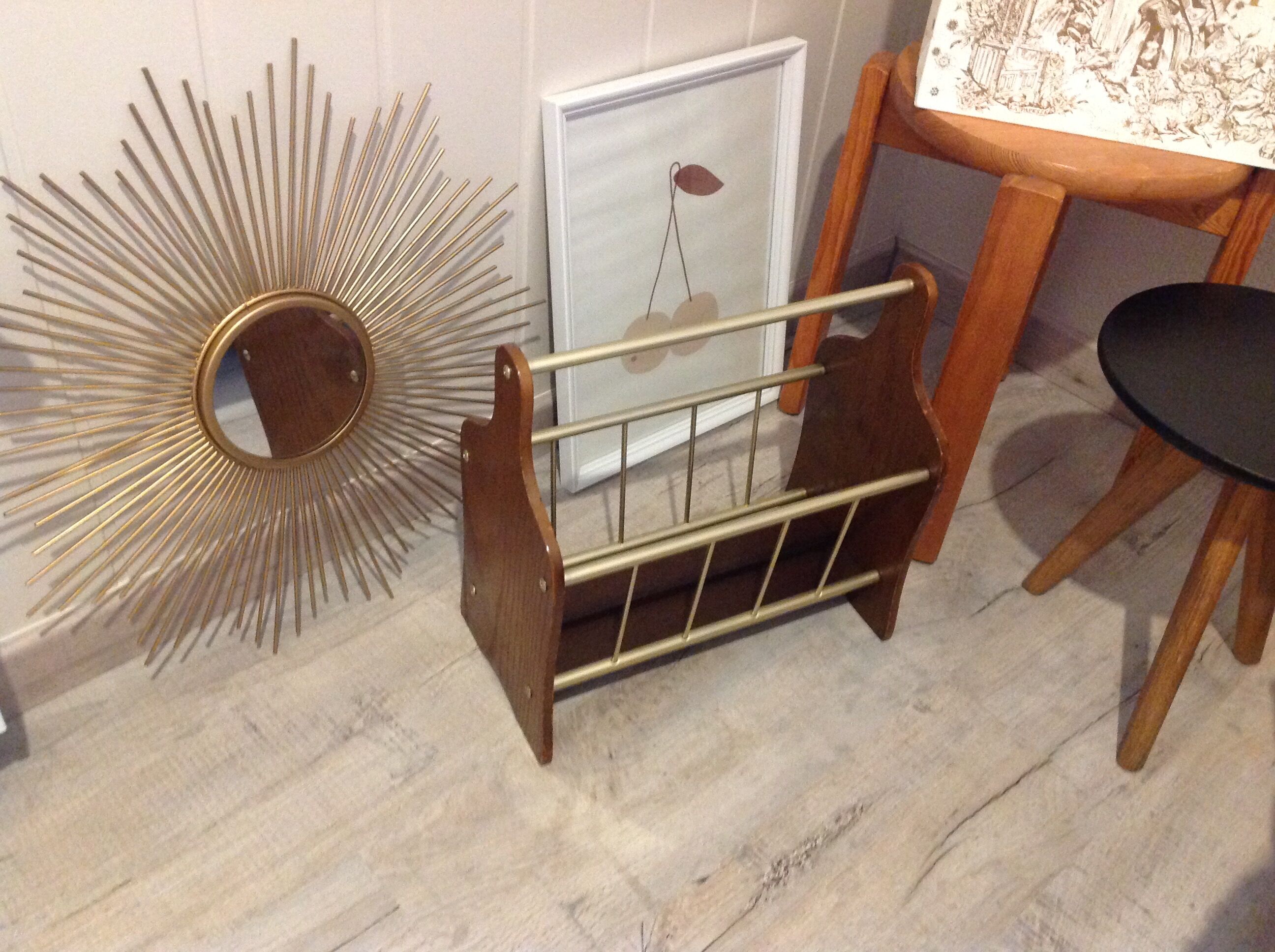 Magazine holder in gilded metal and wood imitation teak / vinatge 60s-70s
