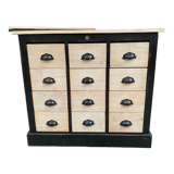 Storage cabinet with drawers