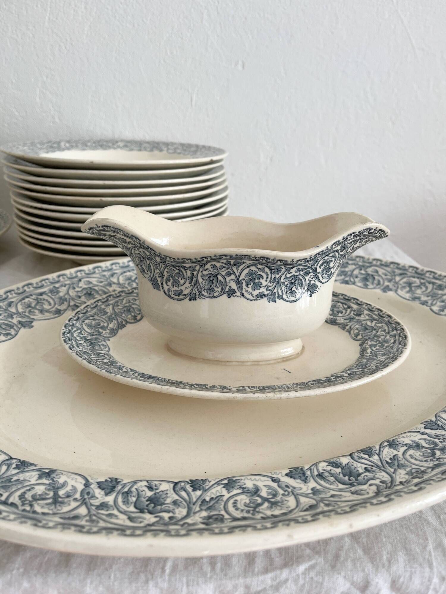 "Renaissance" ironstone dinnerware set from Creil and Montereau - 30 pieces