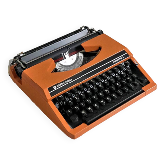 Vintage 70's Silver Reed typewriter