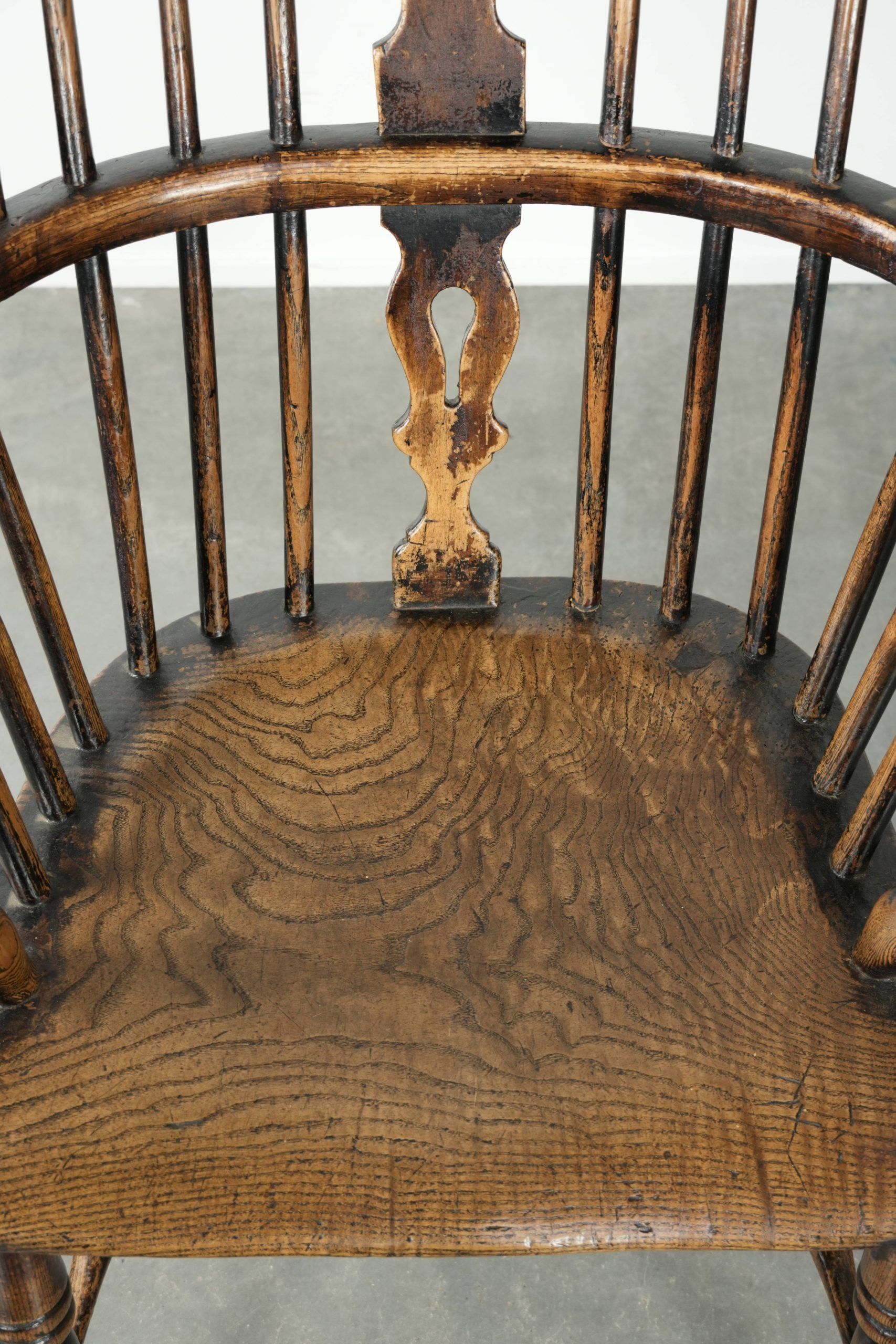 Chaise Windsor à dossier haut anglaise antique du début du XIXe siècle