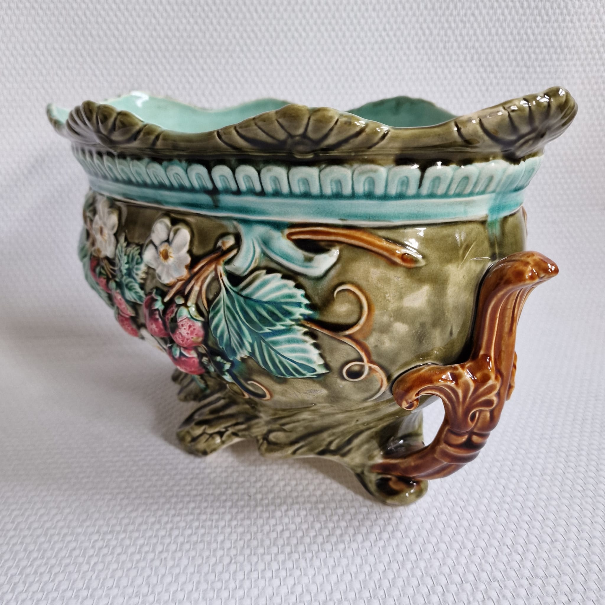 Onnaing planter in Majolica floral pattern with strawberry-shaped accents - France 1900