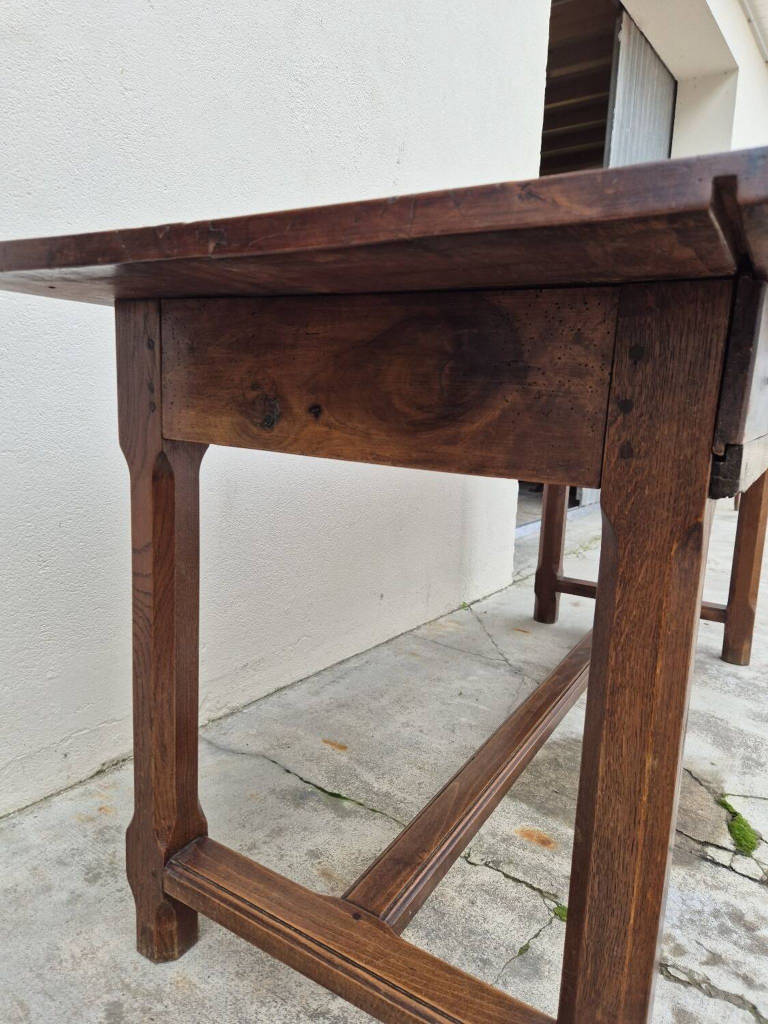 Table de Ferme bourguignonne à entretoise en noyer massif 19éme deux tiroirs-1m82