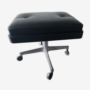 Retractable leather stool