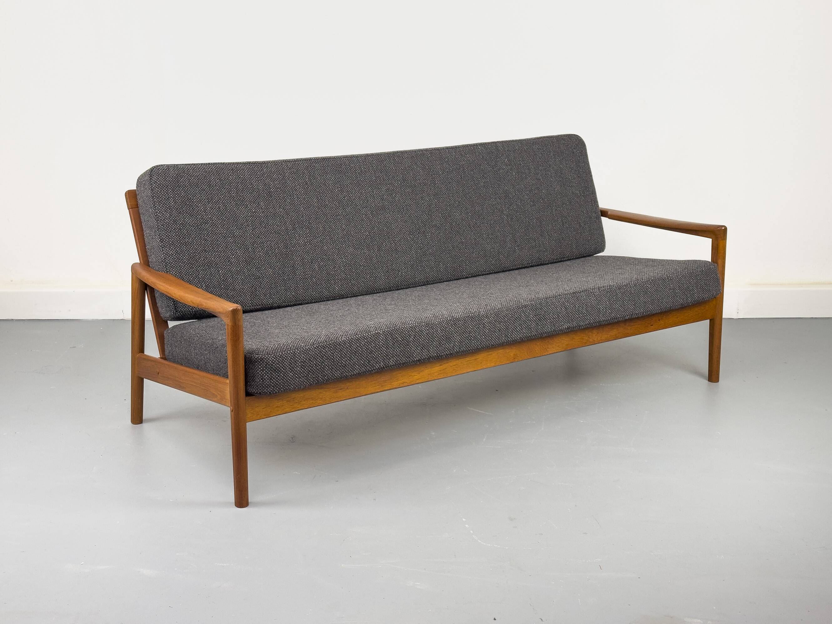 Canapé en teck, 1960s