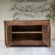 Buffet bas en bois massif sur roulettes – style industriel & campagne