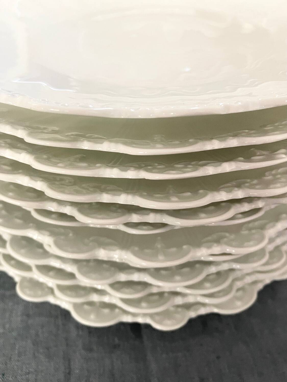 Prestigious 62-piece dinnerware set in vintage 70's Limoges white porcelain by Raynaud