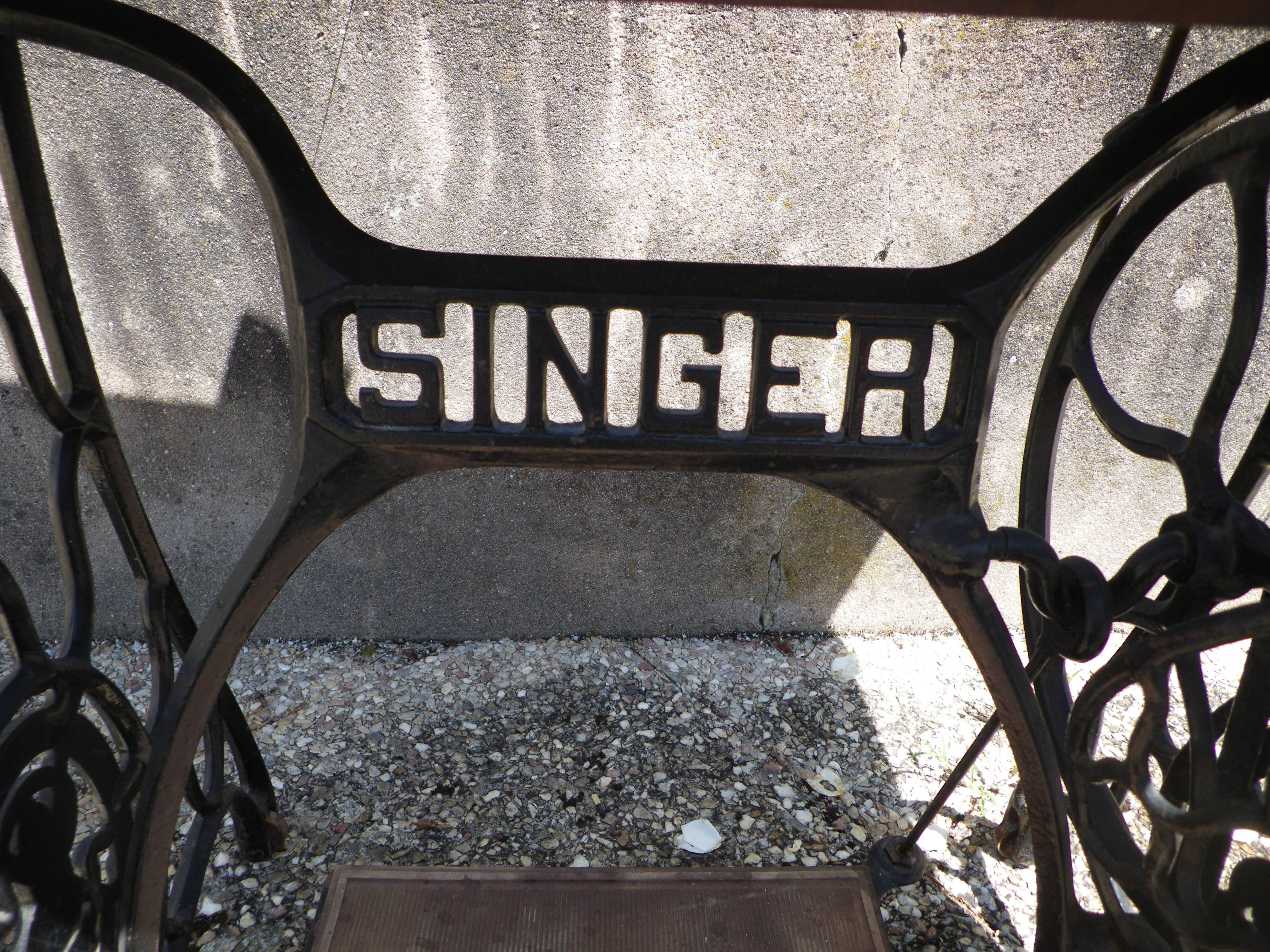 Singer sewing machine, 1928