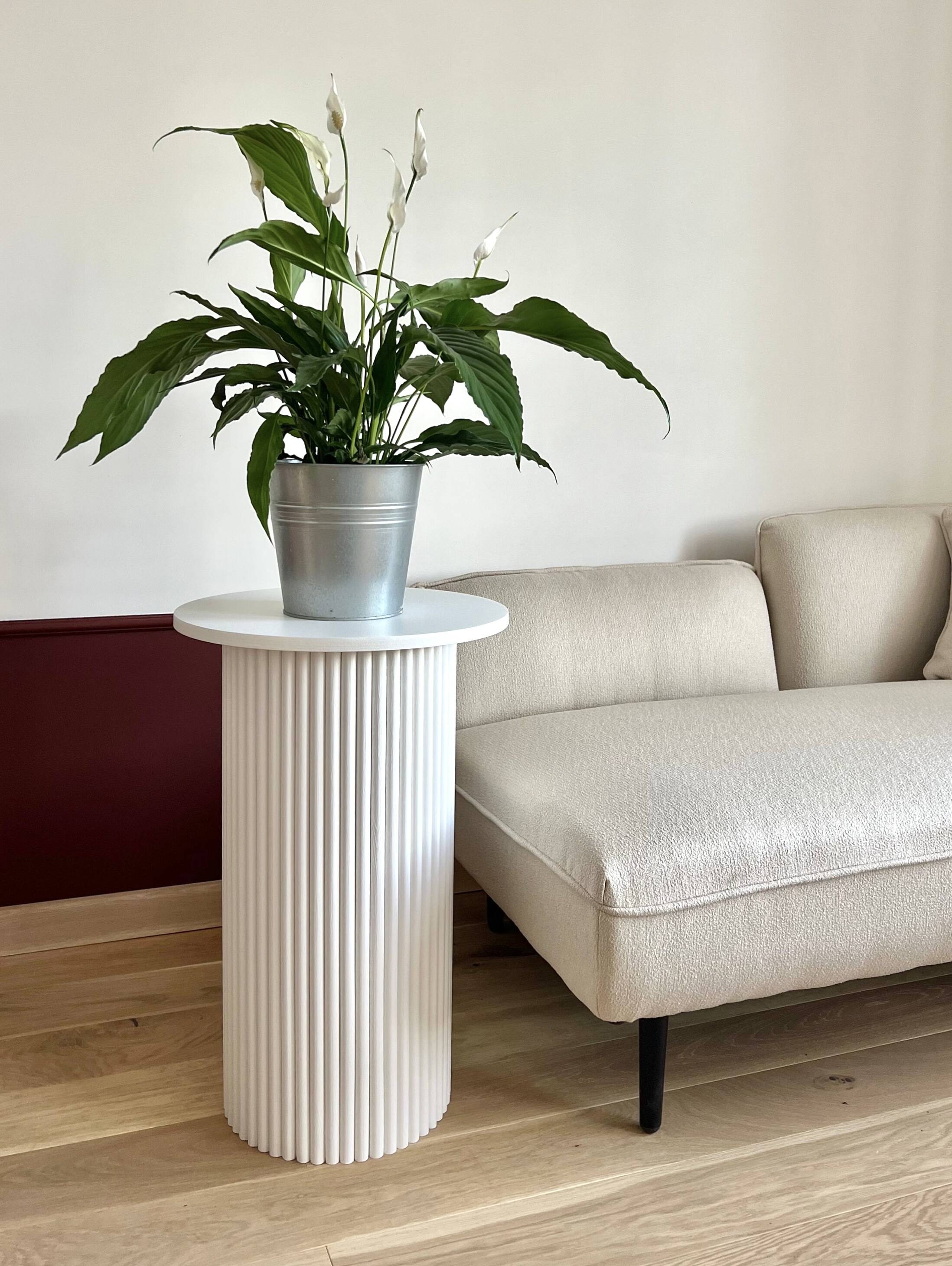 round and fluted bedside table in white