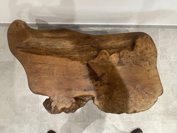 Table Brutaliste, superbe flash en plateau.