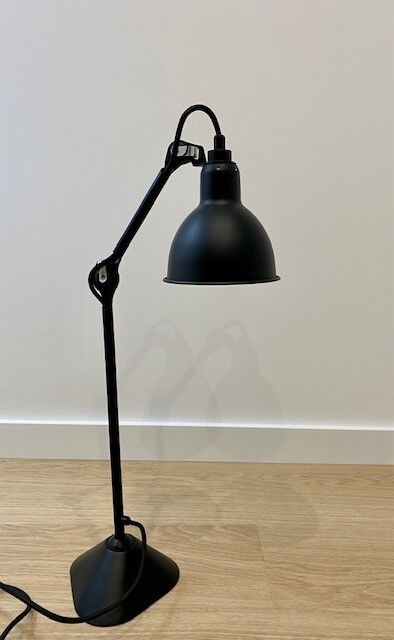 Articulated table lamp
