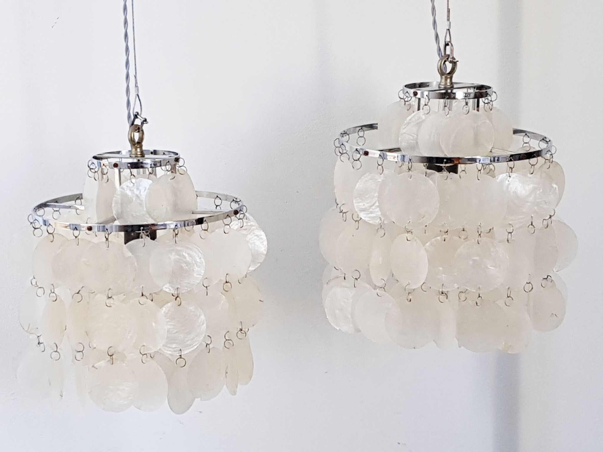 Lustre en nacre édition 1960 vintage (8 lustres disponibles!)