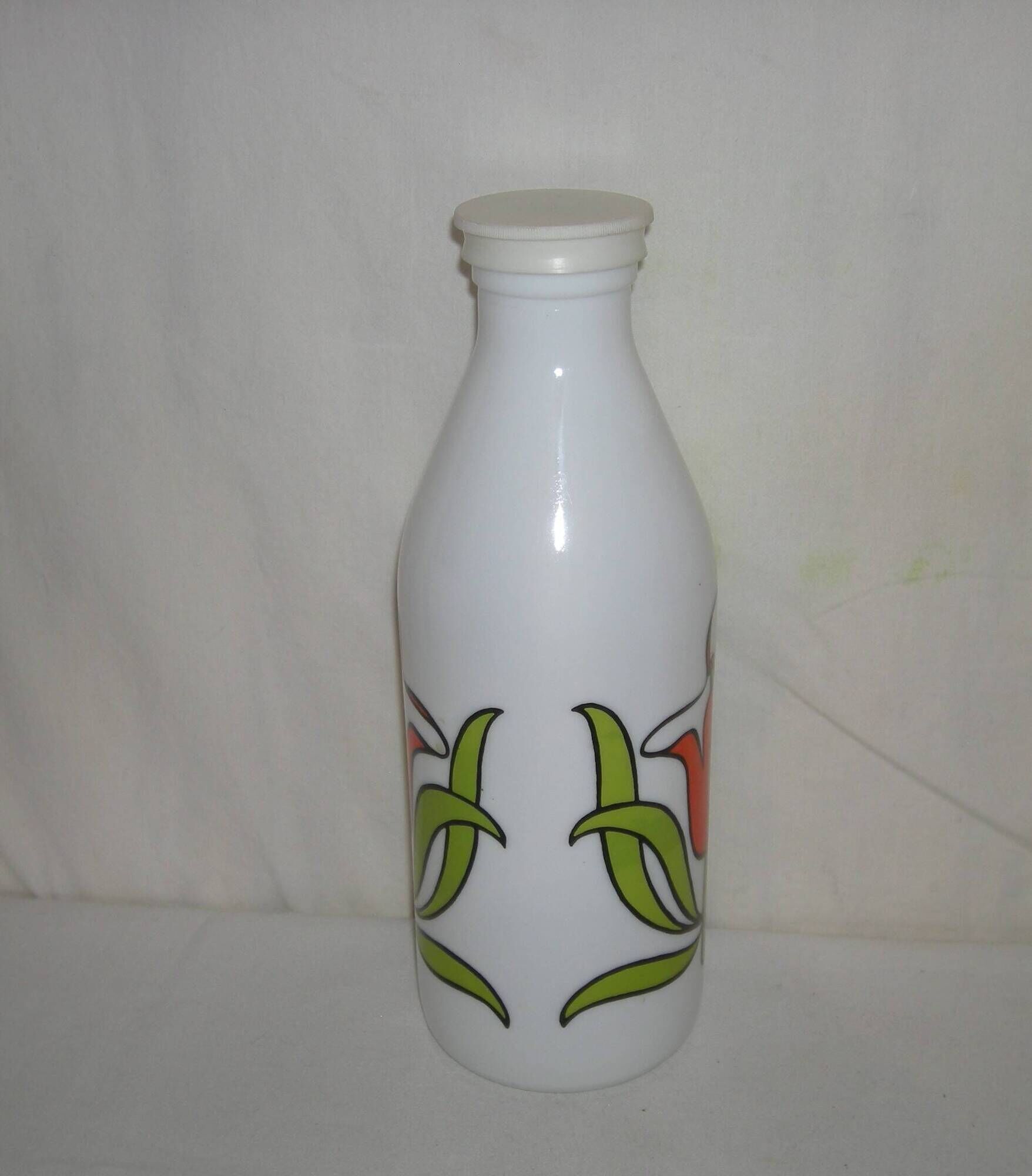 Opaline milk bottle Egizia Italy from the 1970s.