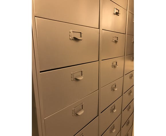 Wardrobe with metal lockers