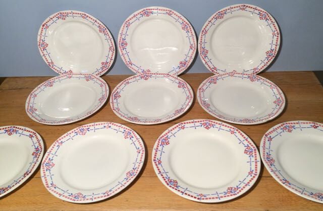 Suite de 10 assiettes plates CM Paris