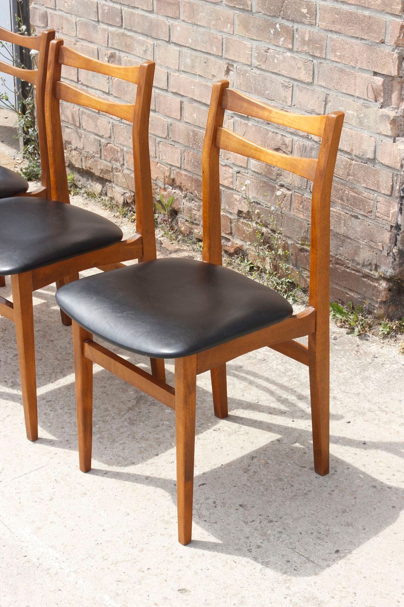 Set of 6 Scandinavian chairs in beech and black skaï, 1960s