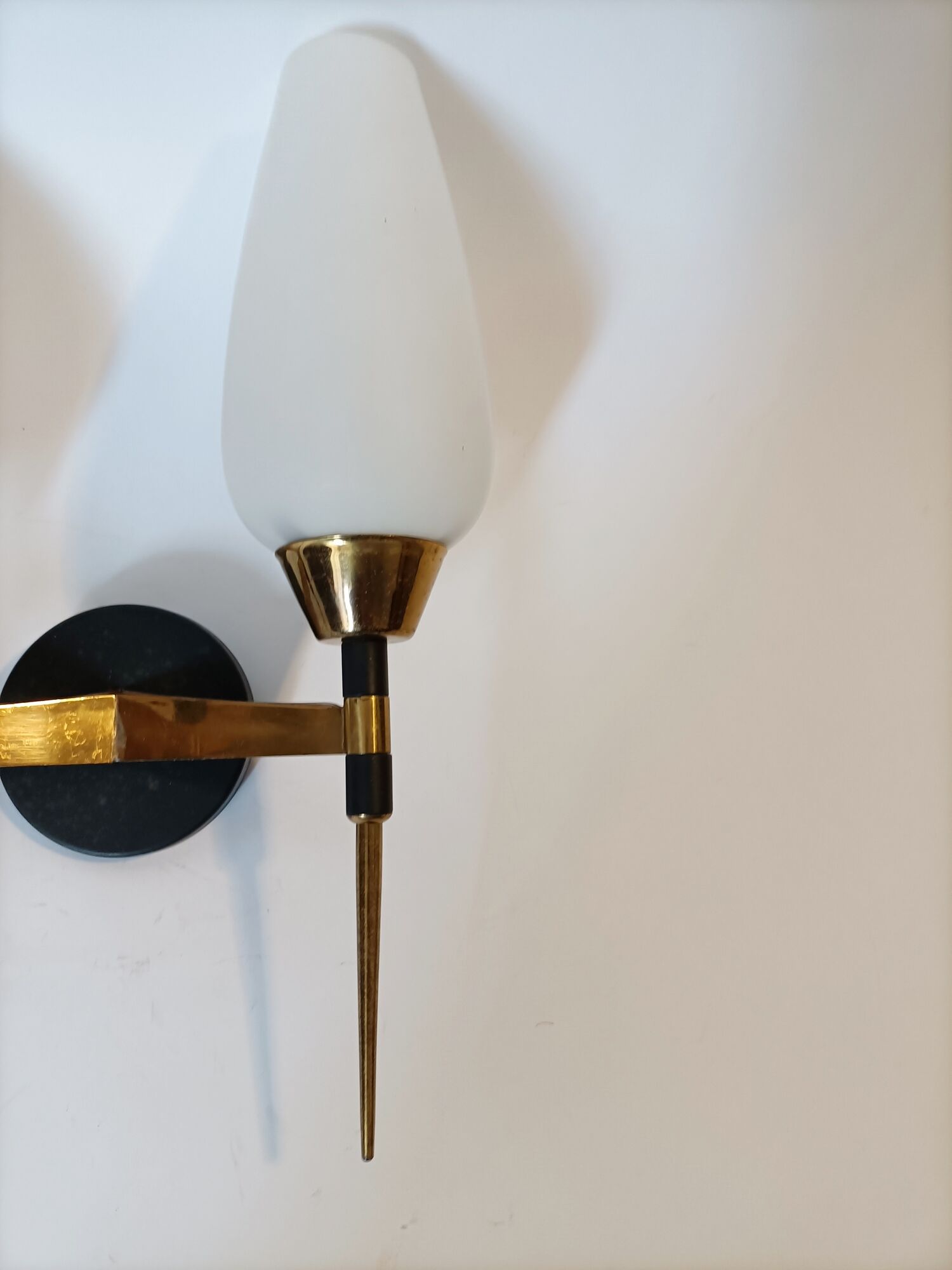 M.D two-arm wall lamp in gilded brass and black metal 1960
