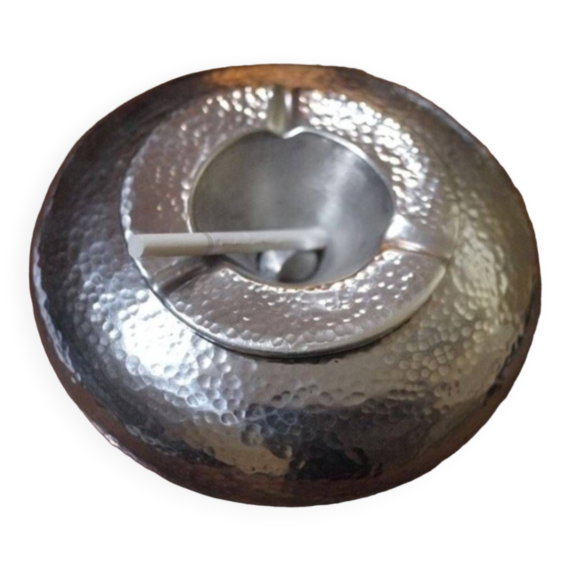 Hammered aluminum ashtray with lid for cigars and cigarettes