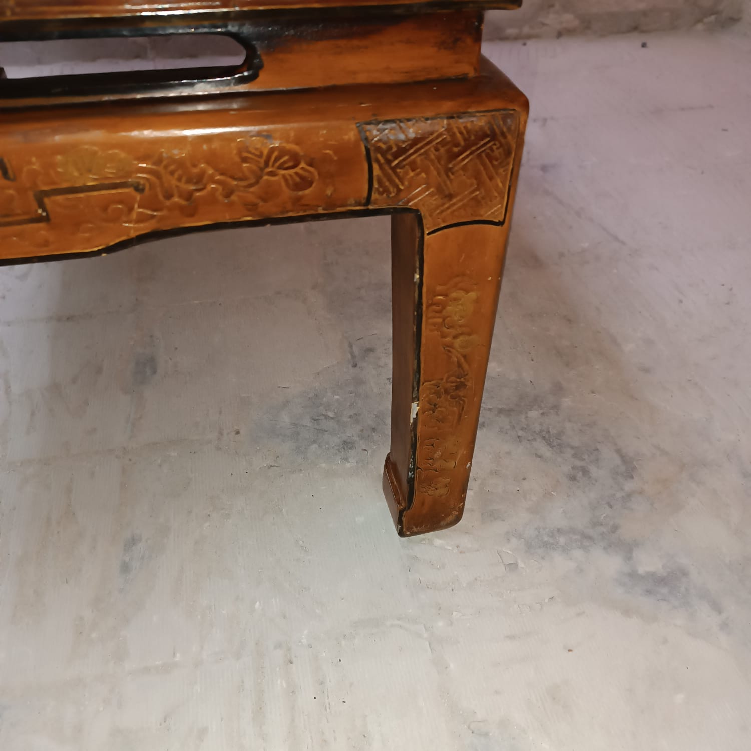 Coffee table antique asian year 1930