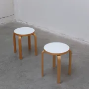 Paire de tabourets 'E60' par Alvar Aalto pour Artek, 1933