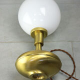 Lampe de table italienne en laiton et en verre opalin
