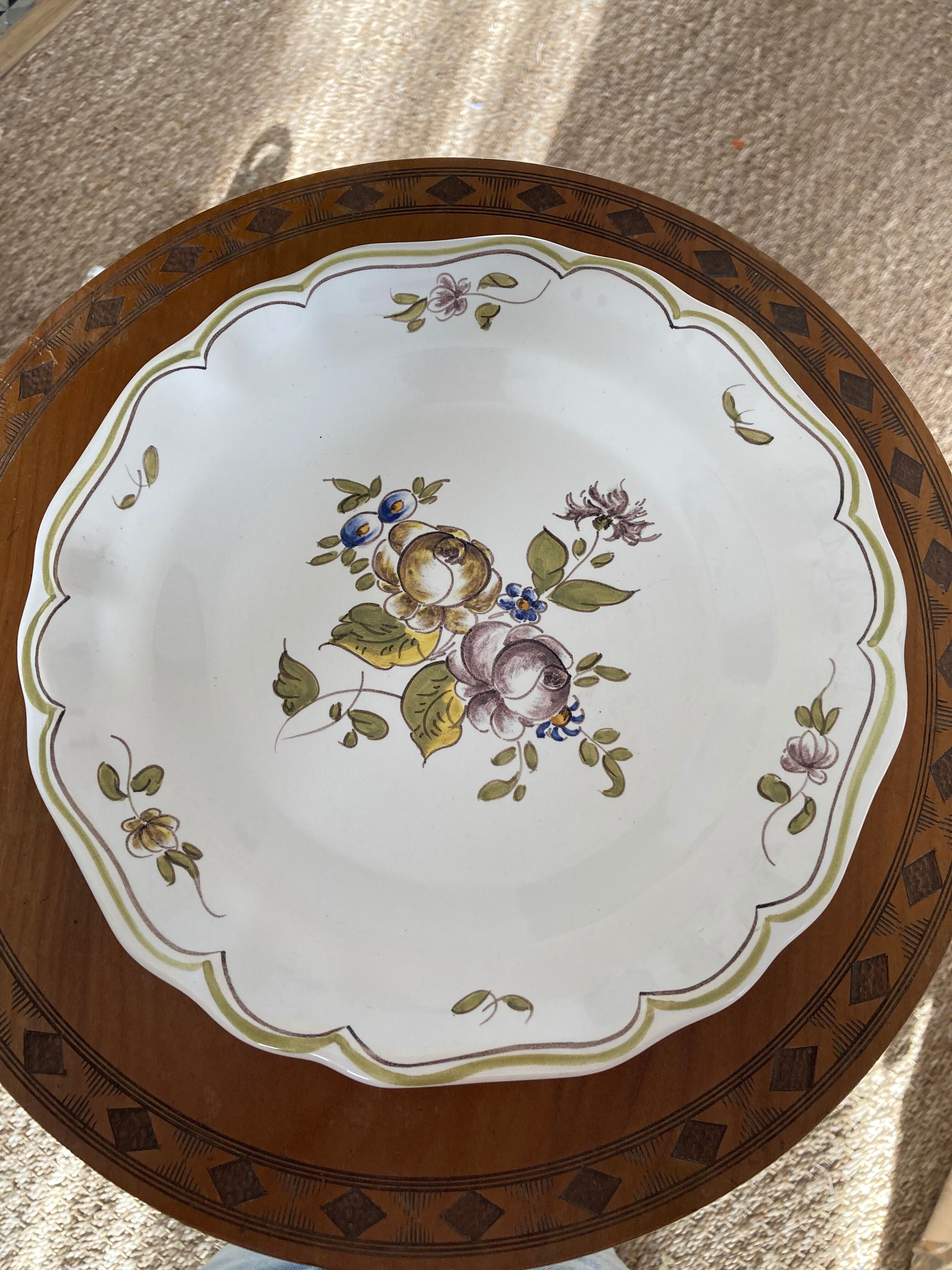 Tiled plate of martens decorated with flower decoration wall decoration