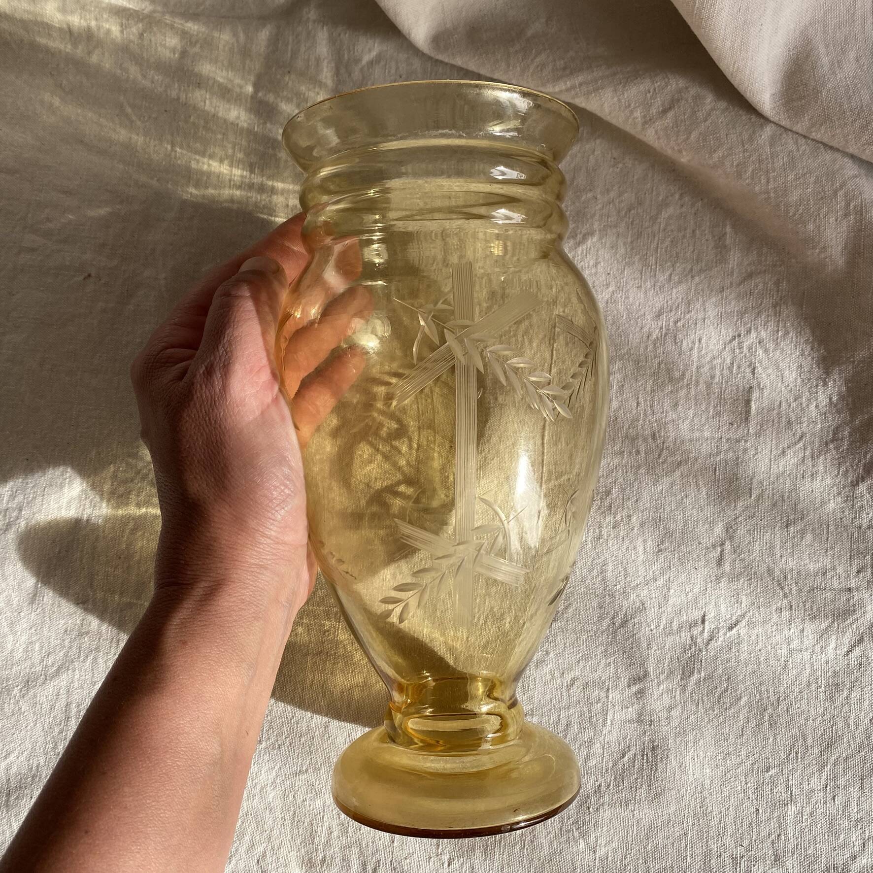 Amber vase with engraved decoration