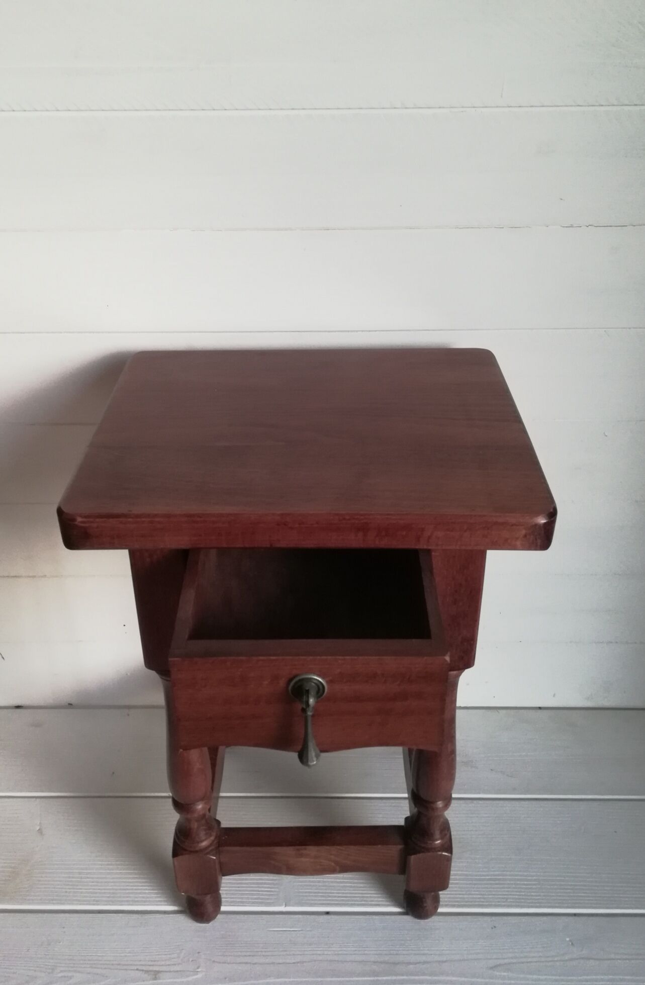Bedside table / Plant holder