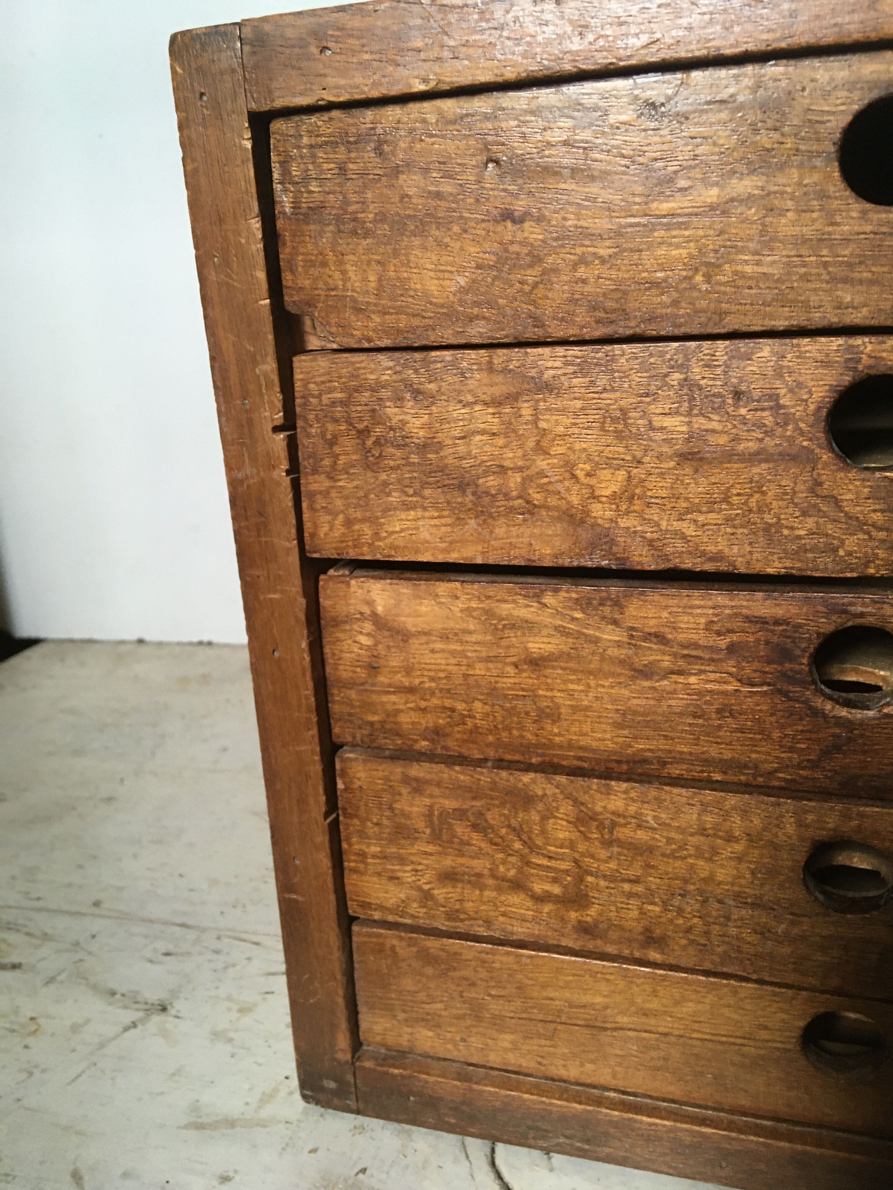Meuble d’atelier à tiroirs pour plans/dessins en bois