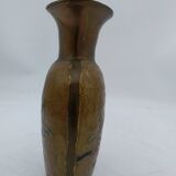 Vase en laiton émaillé à décor de chouettes ou hiboux .