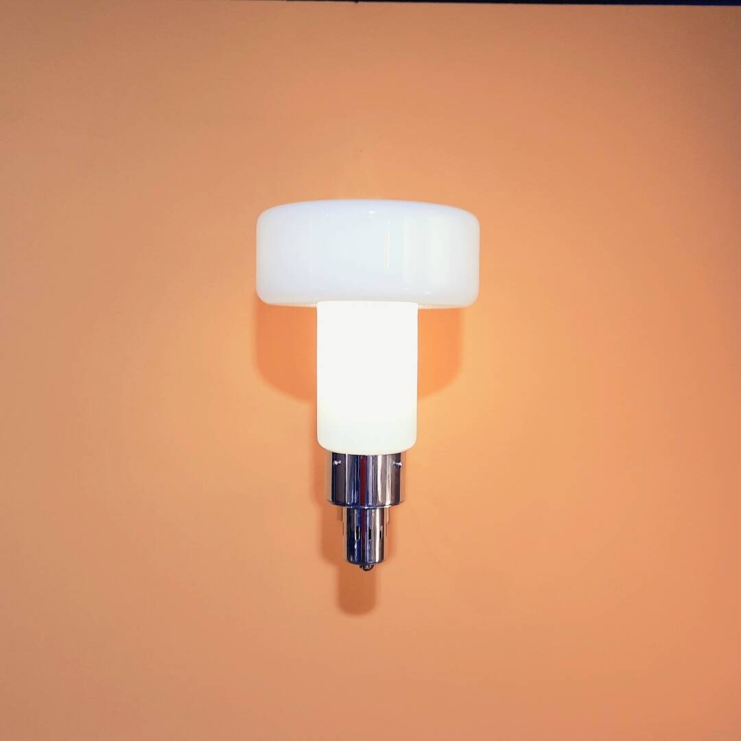 Flambeau light fixture in white opaline Murano glass, Circa 1970