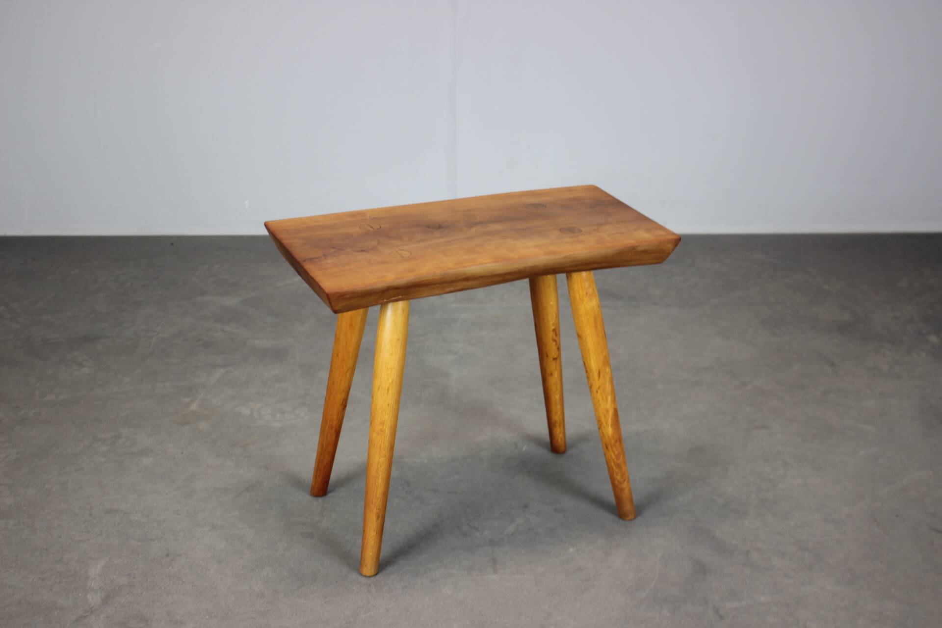 Tabouret en cerisier marqué mid-century ULUV, Tchécoslovaquie, années 1960