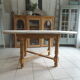 Round table with 1 extension oak base tray and patinated extension pearl gray.